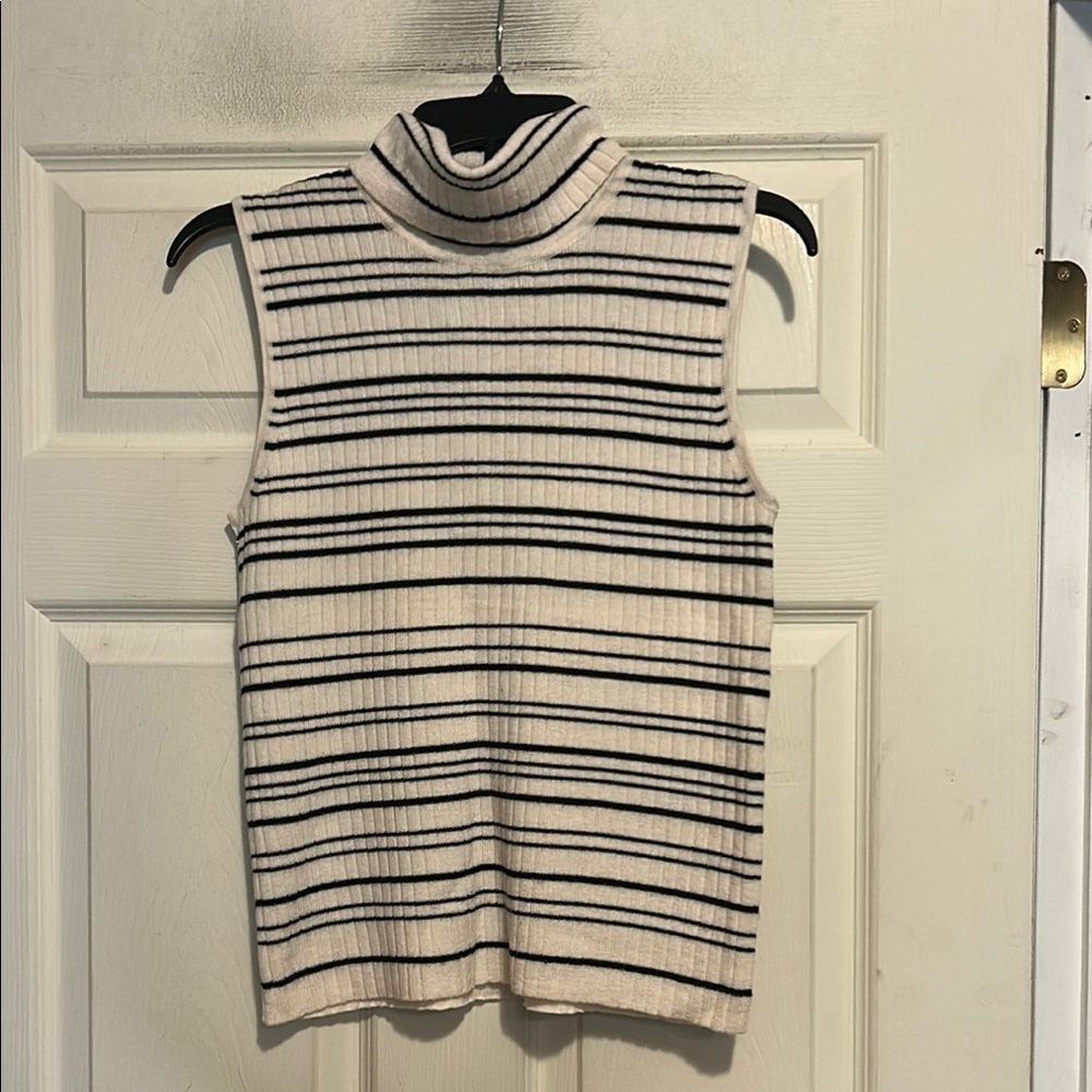 Jones New York Sleeveless Turtle Neck Sweater Size Medium